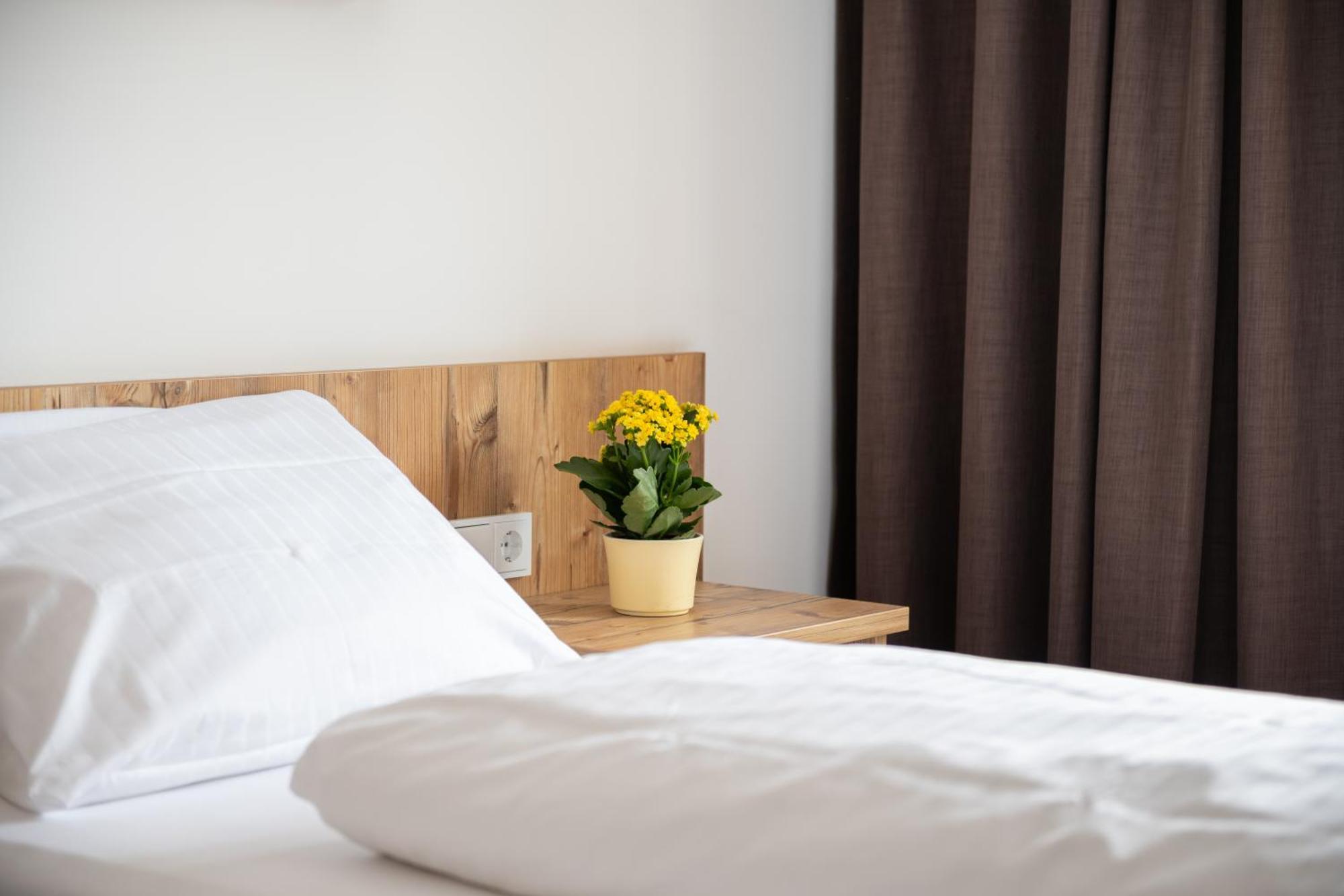 Snooze Apartments Holzkirchen  Ngoại thất bức ảnh